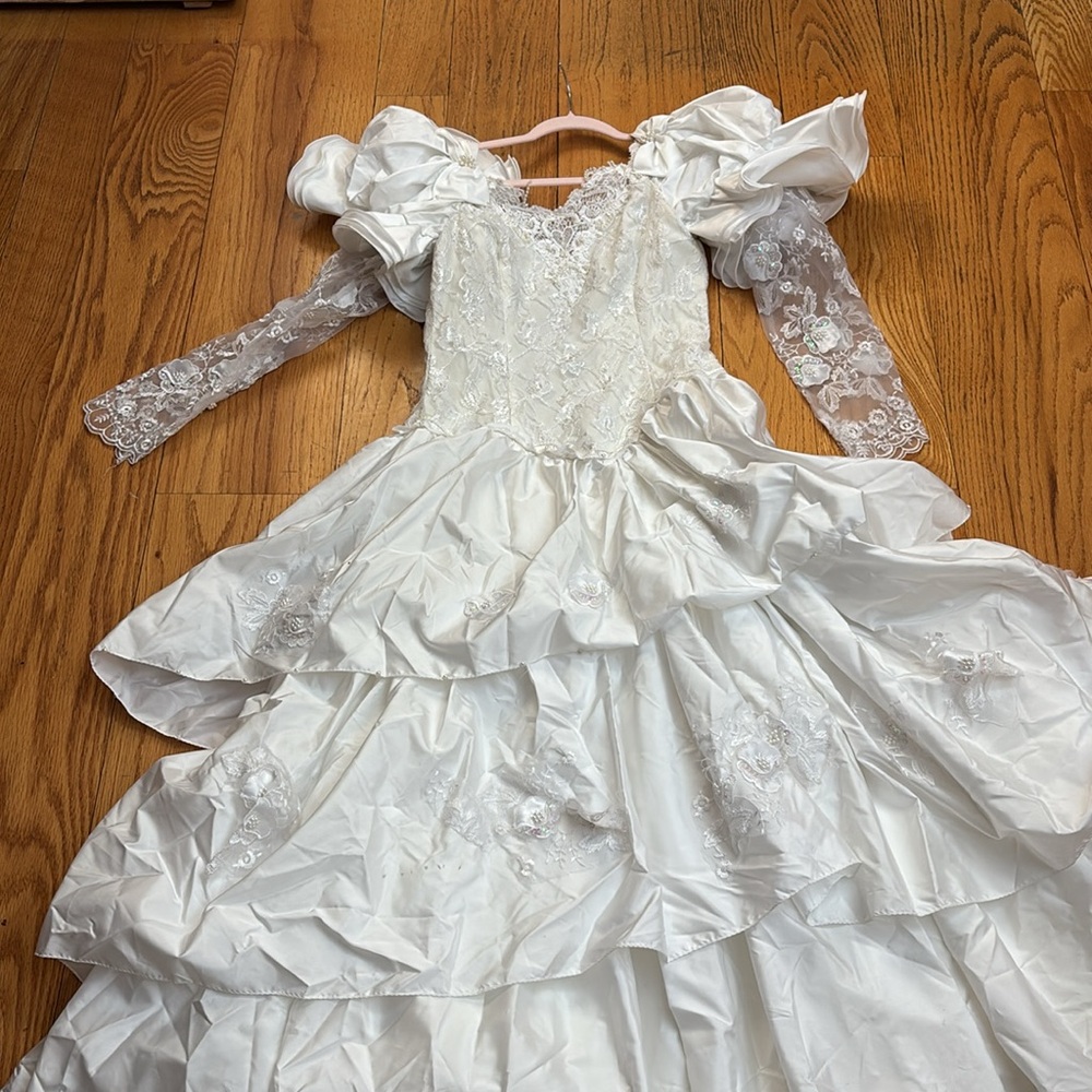 Vintage 80’s Wedding Dress lace and heart bow accents - Picture 12 of 16